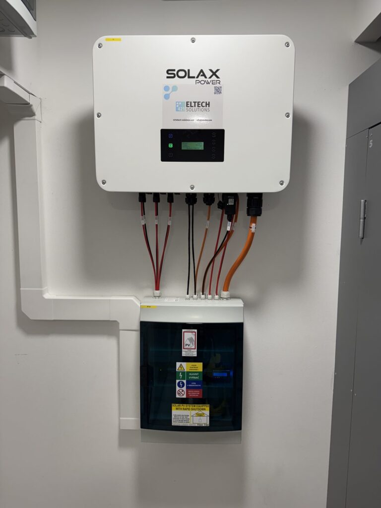 Hybridný menič SOLAX Power s DC rozvádzačom a odpojovačom Tigo pre rýchle odpojenie